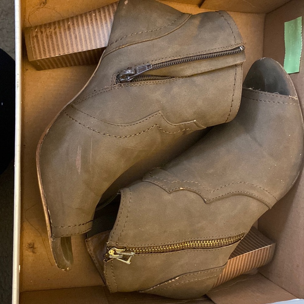 XOXO heeled booties